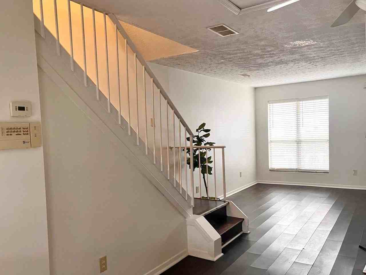 464 Prince Of Wales - Photo 3 of 17