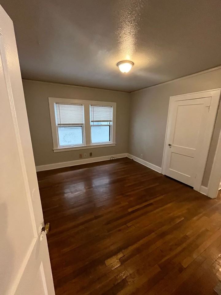 5330 Rockhill Rd - Photo 5 of 14