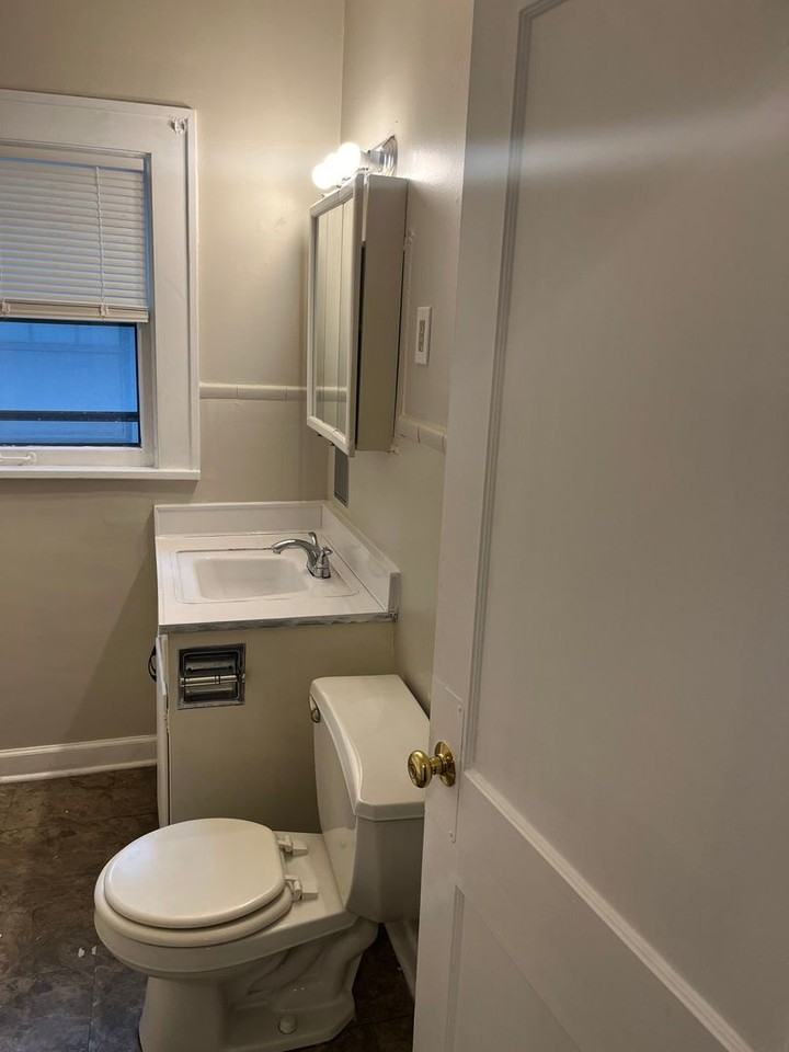 5330 Rockhill Rd - Photo 7 of 14