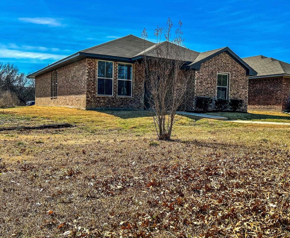 216 Arnold Ave - Photo 2 of 17