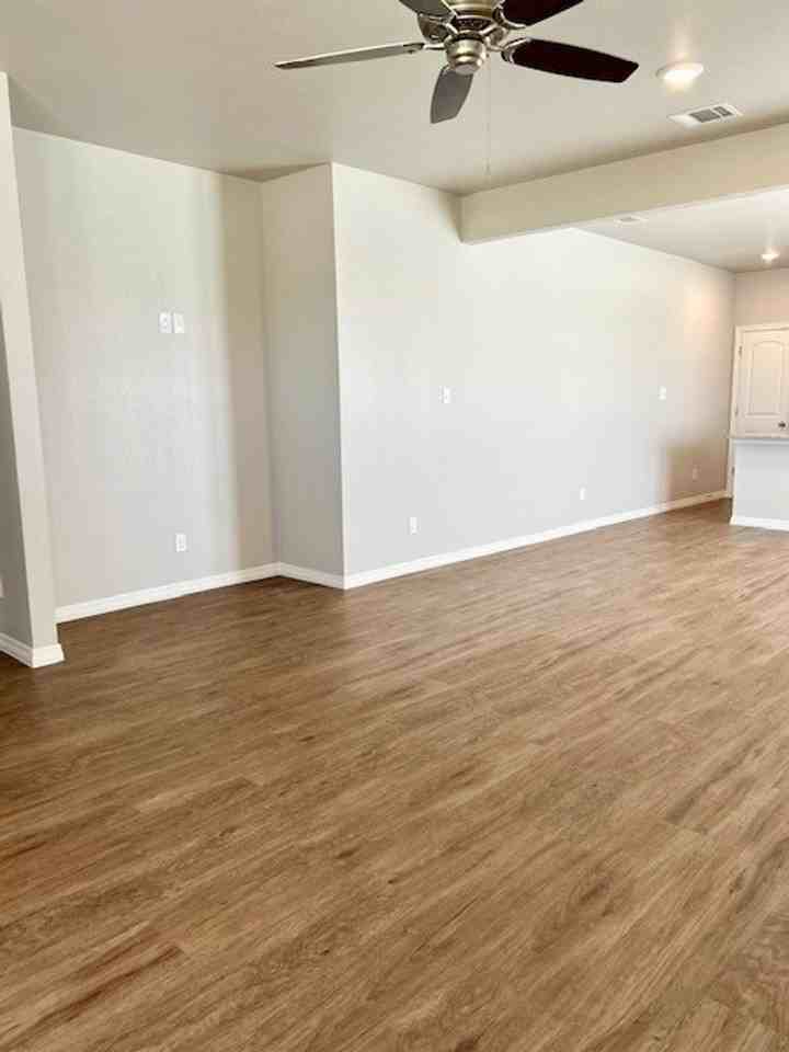 216 Arnold Ave - Photo 6 of 17