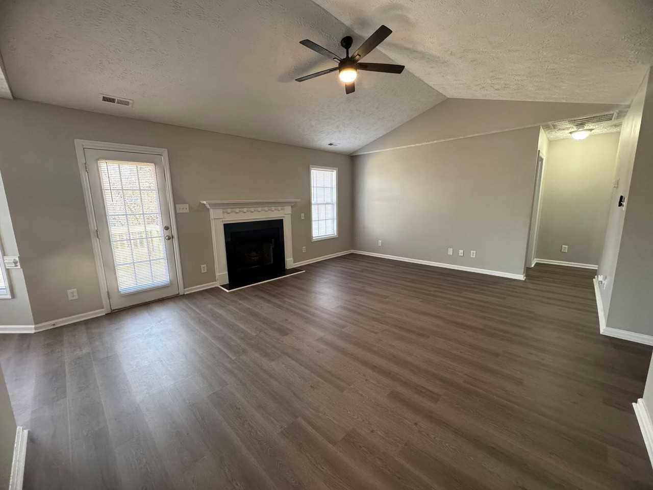 1453 Ferndell Dr - Photo 3 of 13