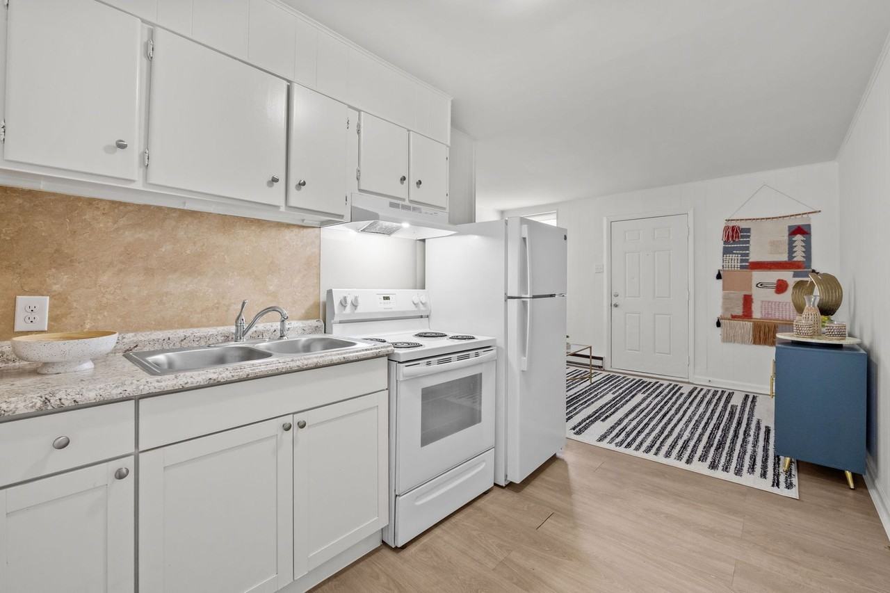 Lovely One Bedroom One Bath Apartment. - Photo 3 of 25