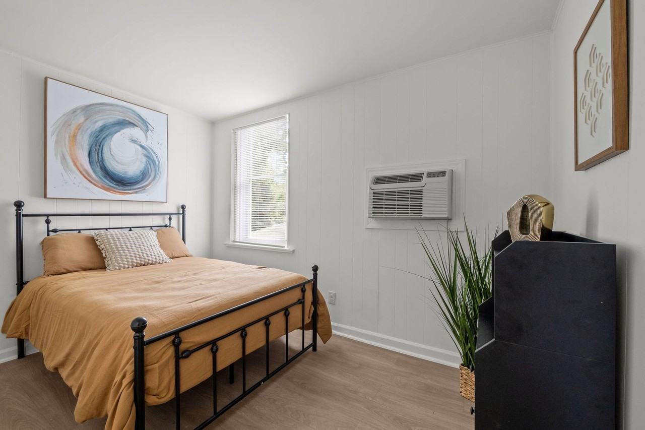 Lovely One Bedroom One Bath Apartment. - Photo 4 of 25