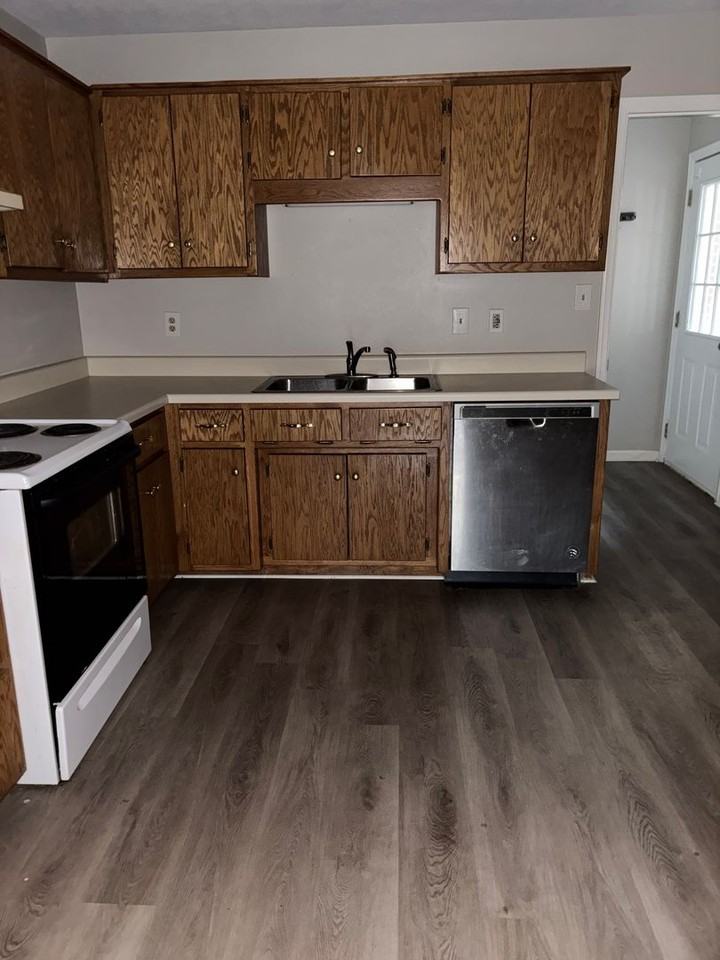 154 13th Ave Nw - Photo 2 of 9