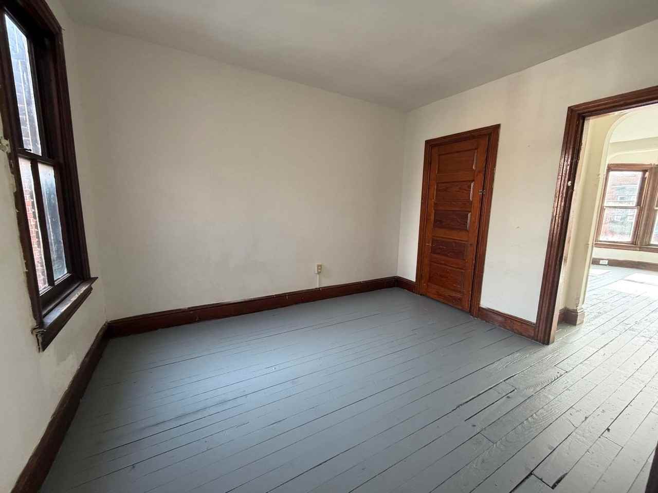 347 E King St - Photo 4 of 8