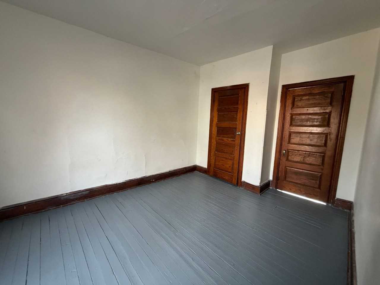 347 E King St - Photo 6 of 8