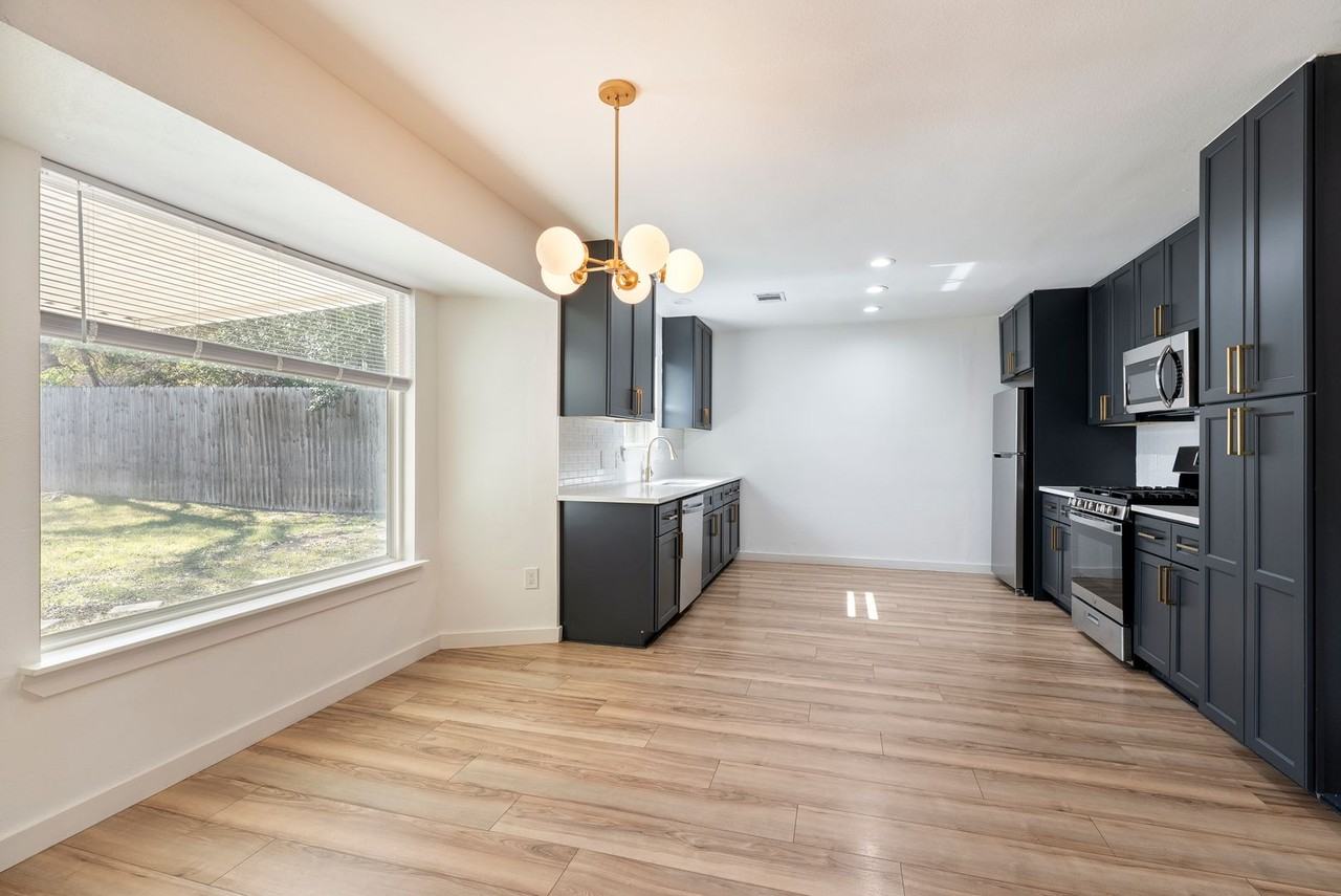 807 Cedar Gln - Photo 4 of 21