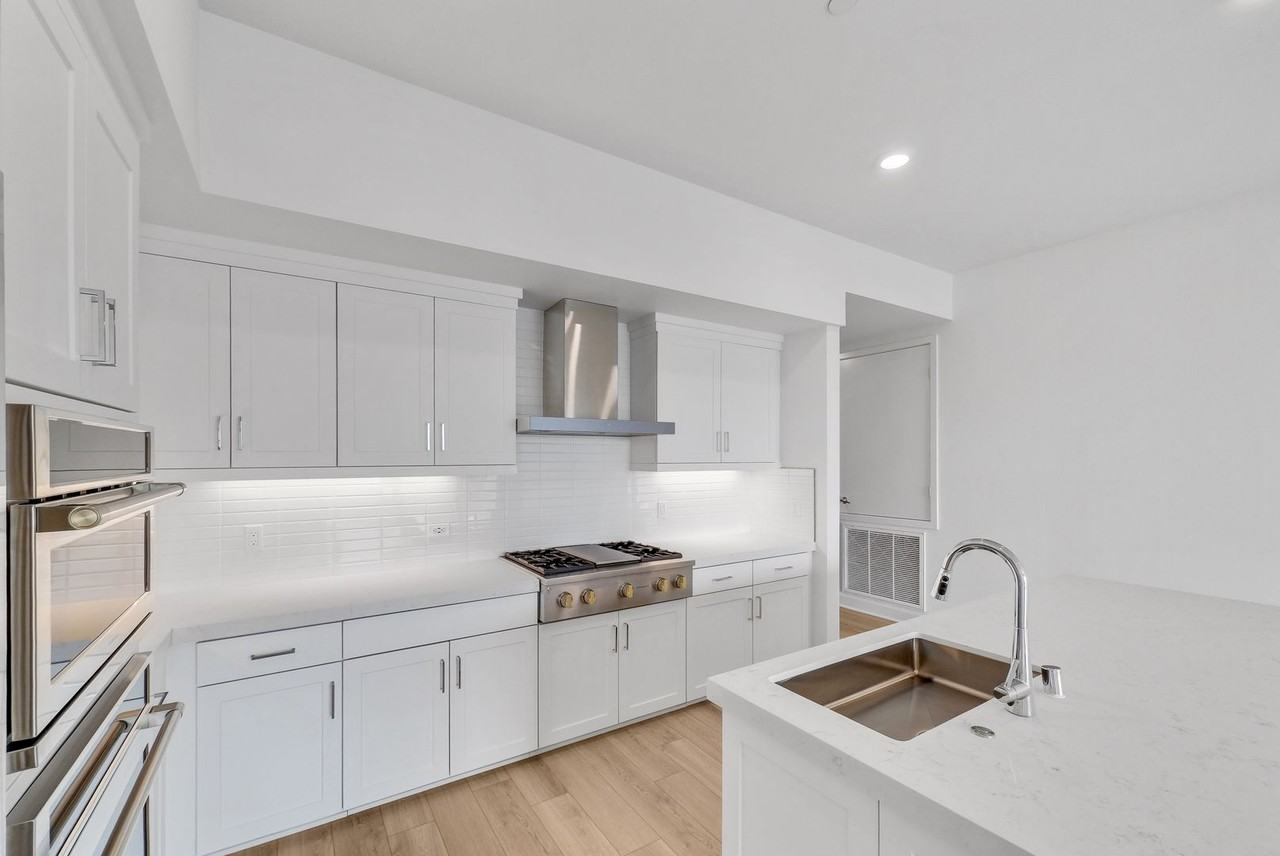 4507 Rivington - Photo 4 of 33