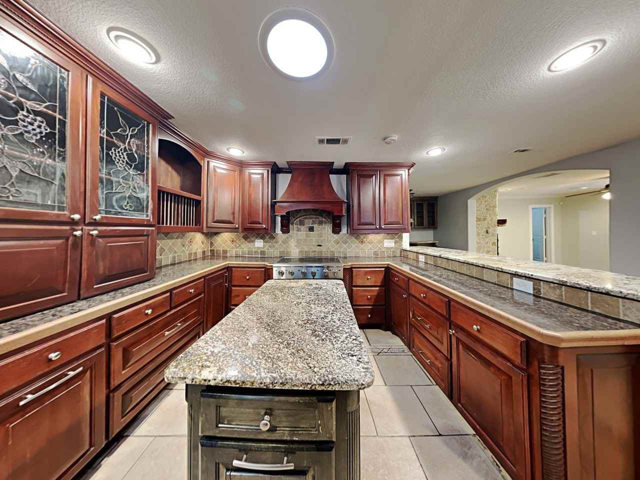 125 Bellaire Dr - Photo 3 of 17