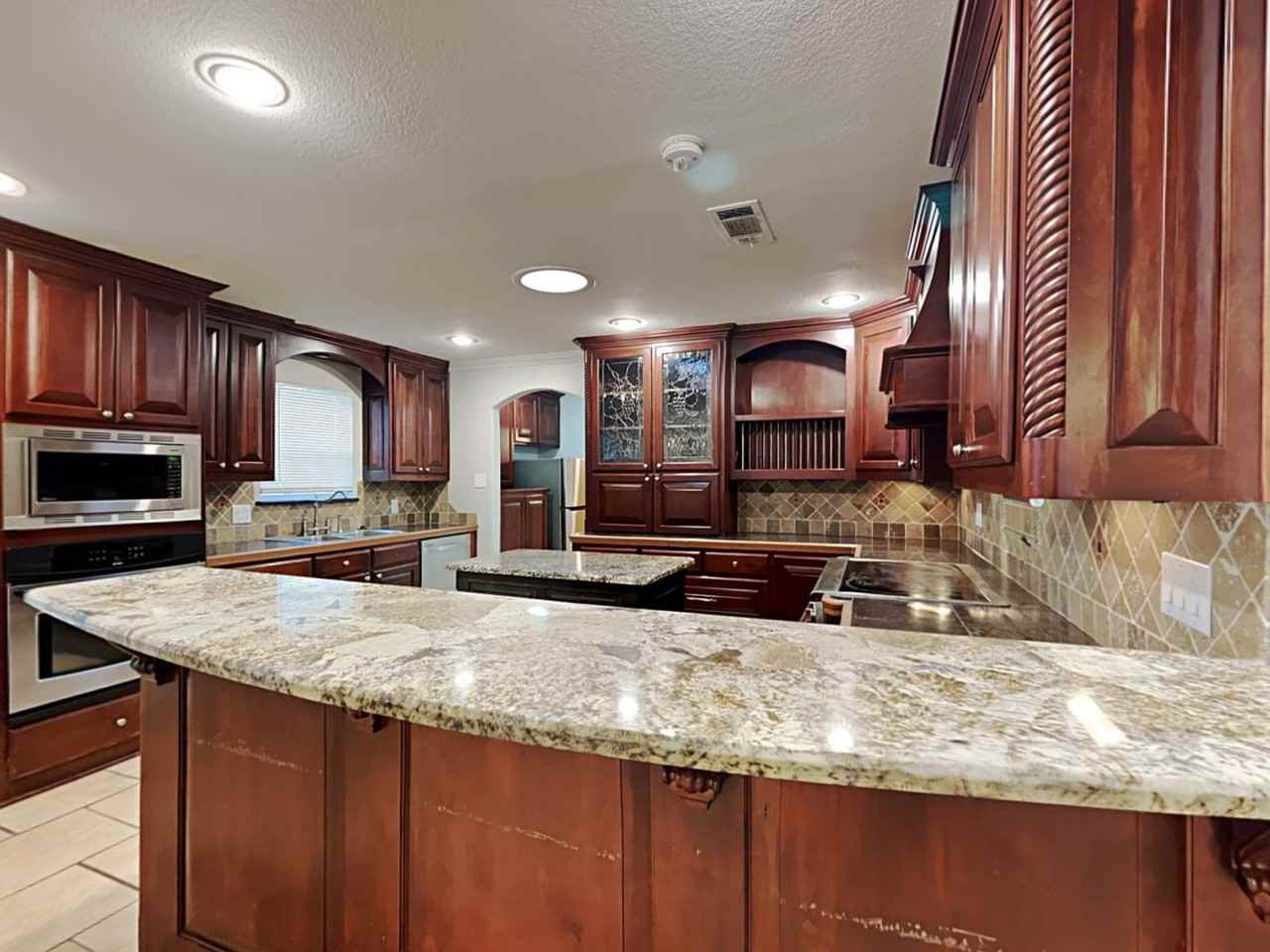 125 Bellaire Dr - Photo 4 of 17