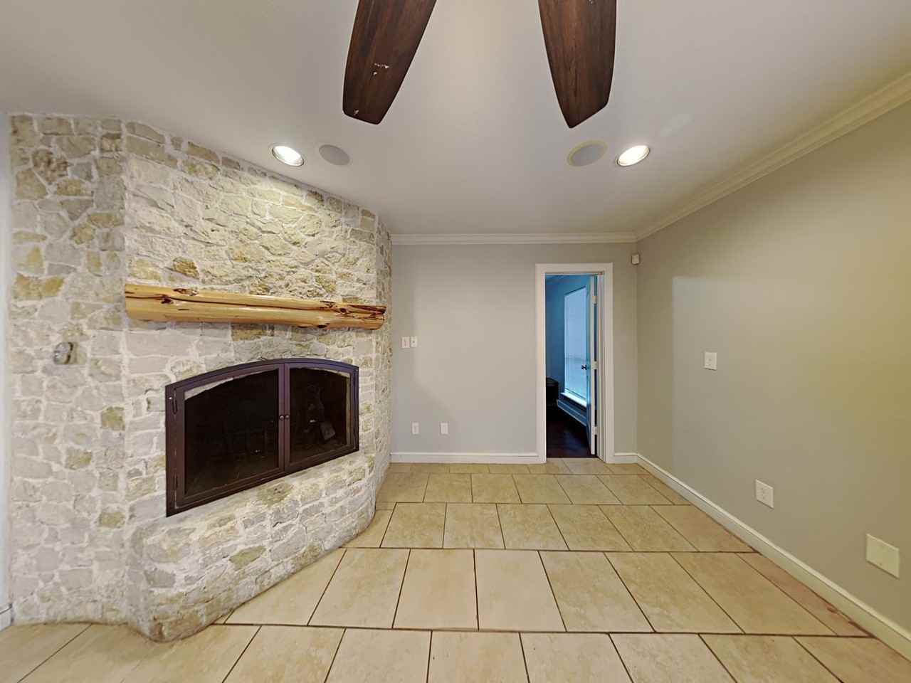 125 Bellaire Dr - Photo 6 of 17