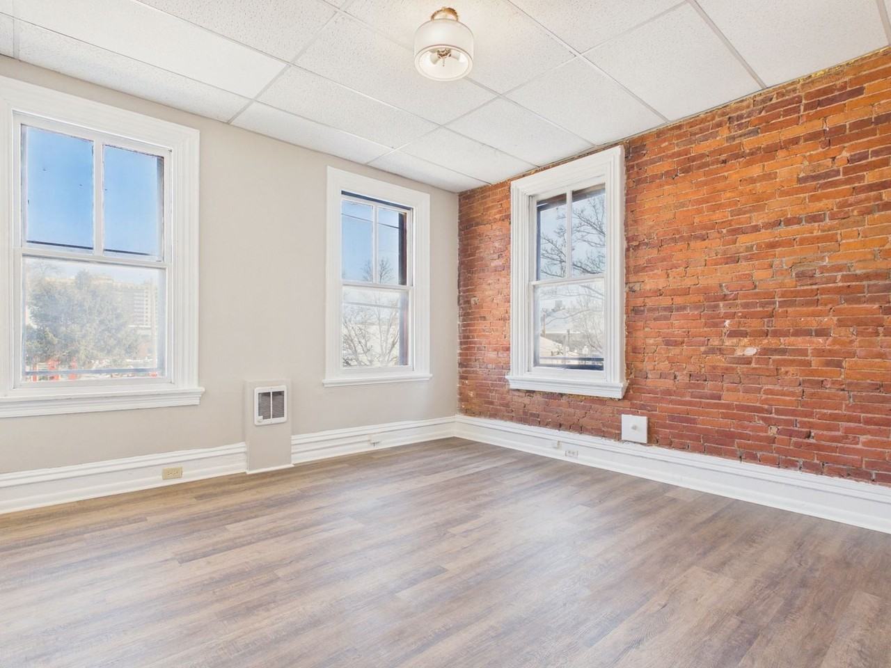 1320 N 3rd St - Photo 3 of 8