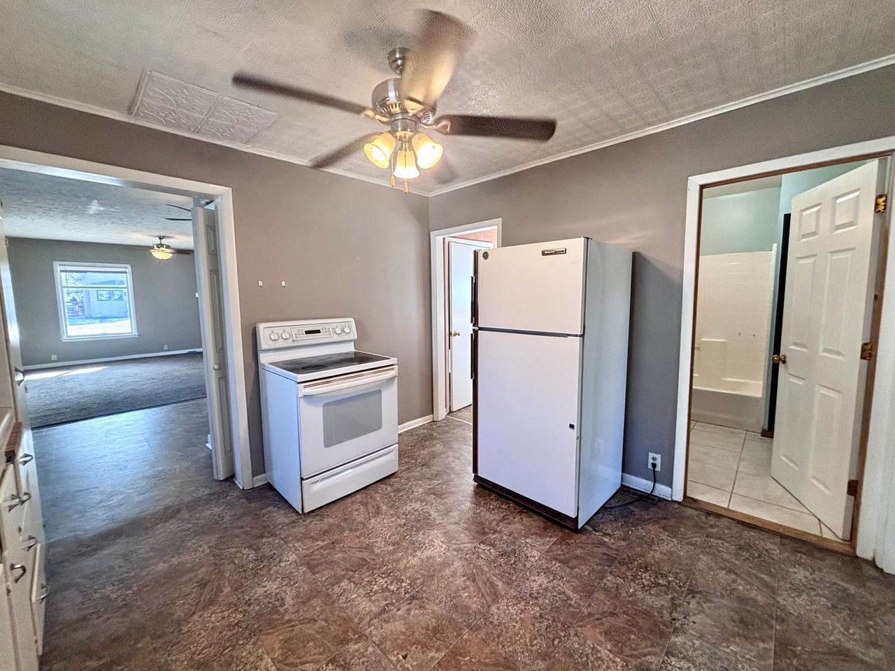 726 W Military Ave - Photo 3 of 12