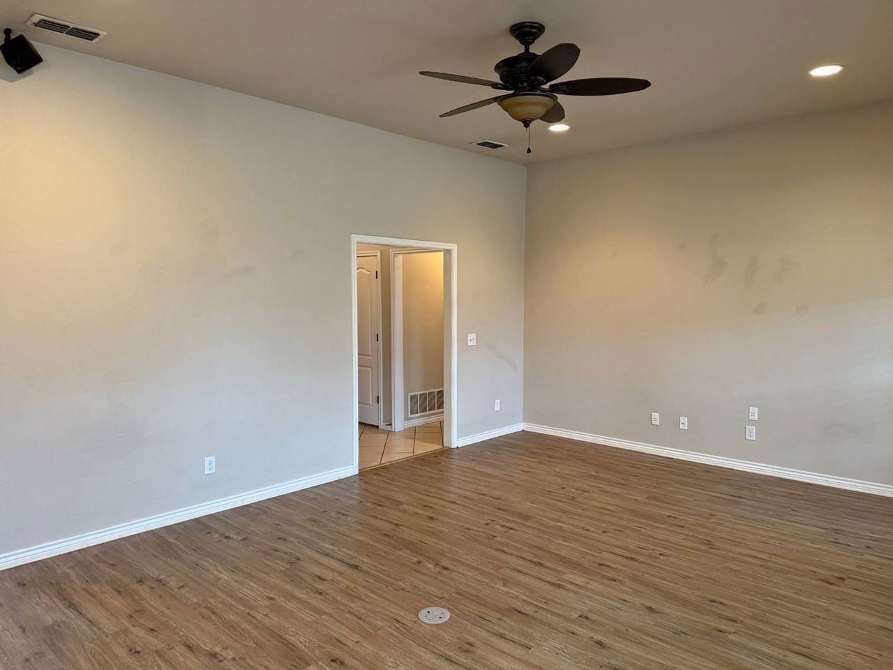 5037 Cy Young Dr - Photo 6 of 40