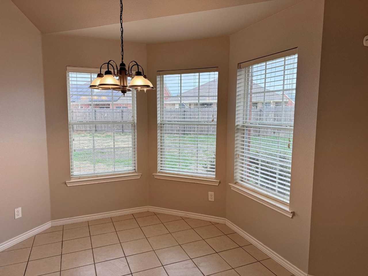 5037 Cy Young Dr - Photo 7 of 40