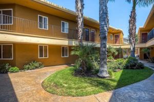 featured image of 1160 E Lexington Ave #16