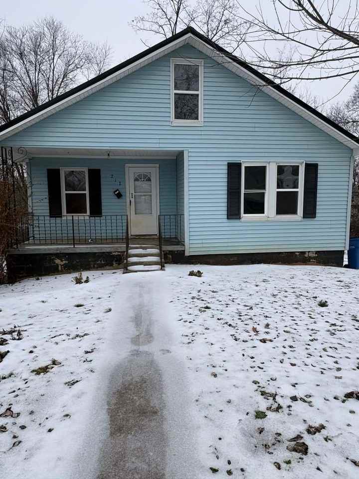 212 Bryan St - Photo 2 of 8