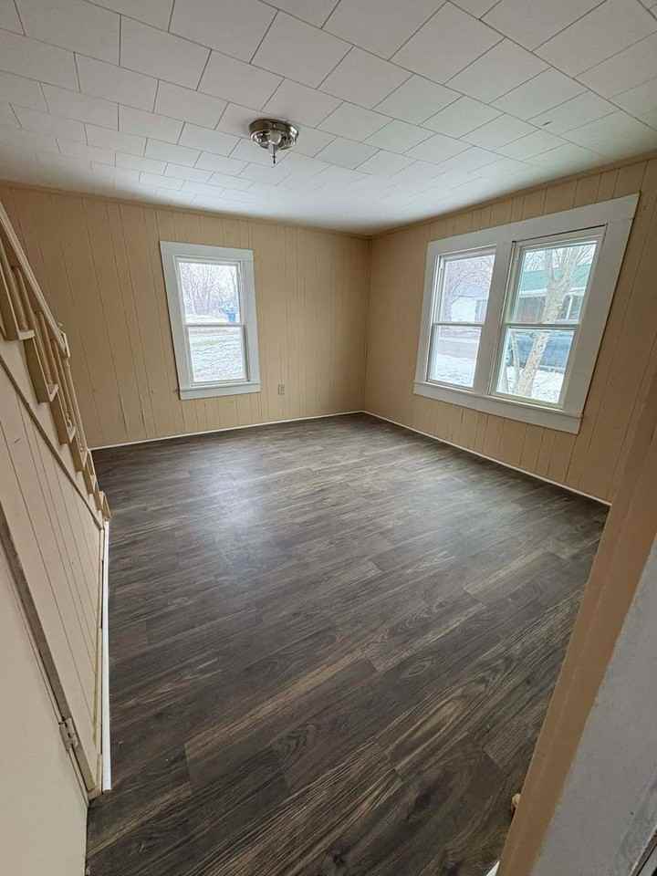 212 Bryan St - Photo 4 of 8