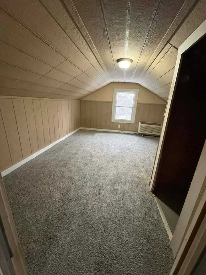 212 Bryan St - Photo 5 of 8