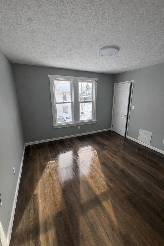 306 Park Ave Nw - Photo 3 of 12