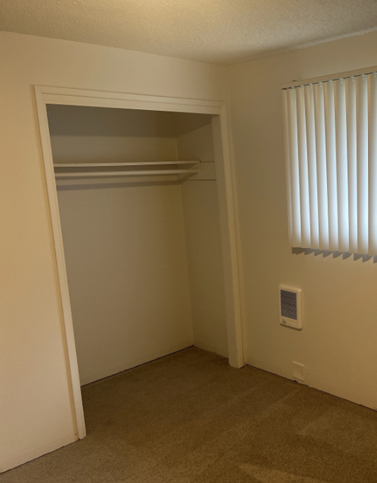 18484 SE Abernethy Ln. - Photo 2 of 14