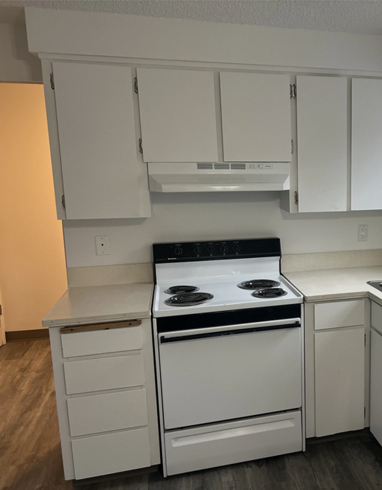 18484 SE Abernethy Ln. - Photo 3 of 14