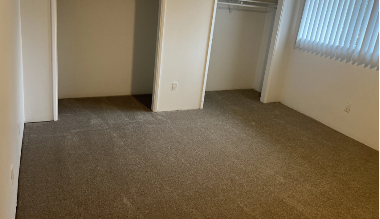 18484 SE Abernethy Ln. - Photo 4 of 14