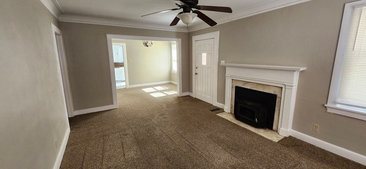 1719 39th St - Photo 3 of 14