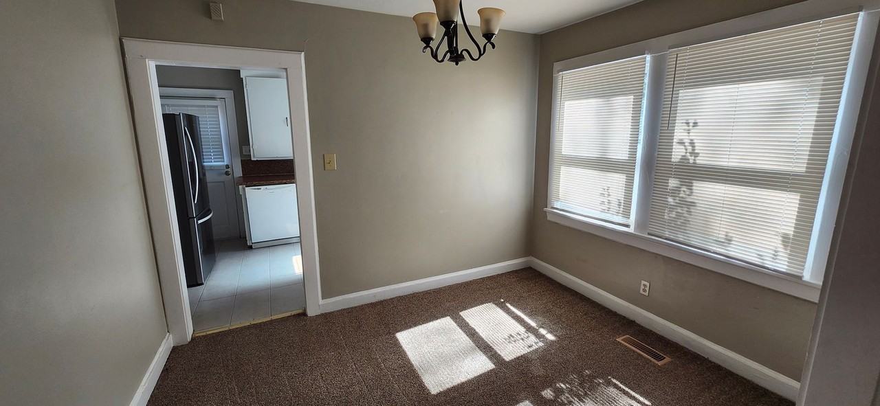 1719 39th St - Photo 4 of 14