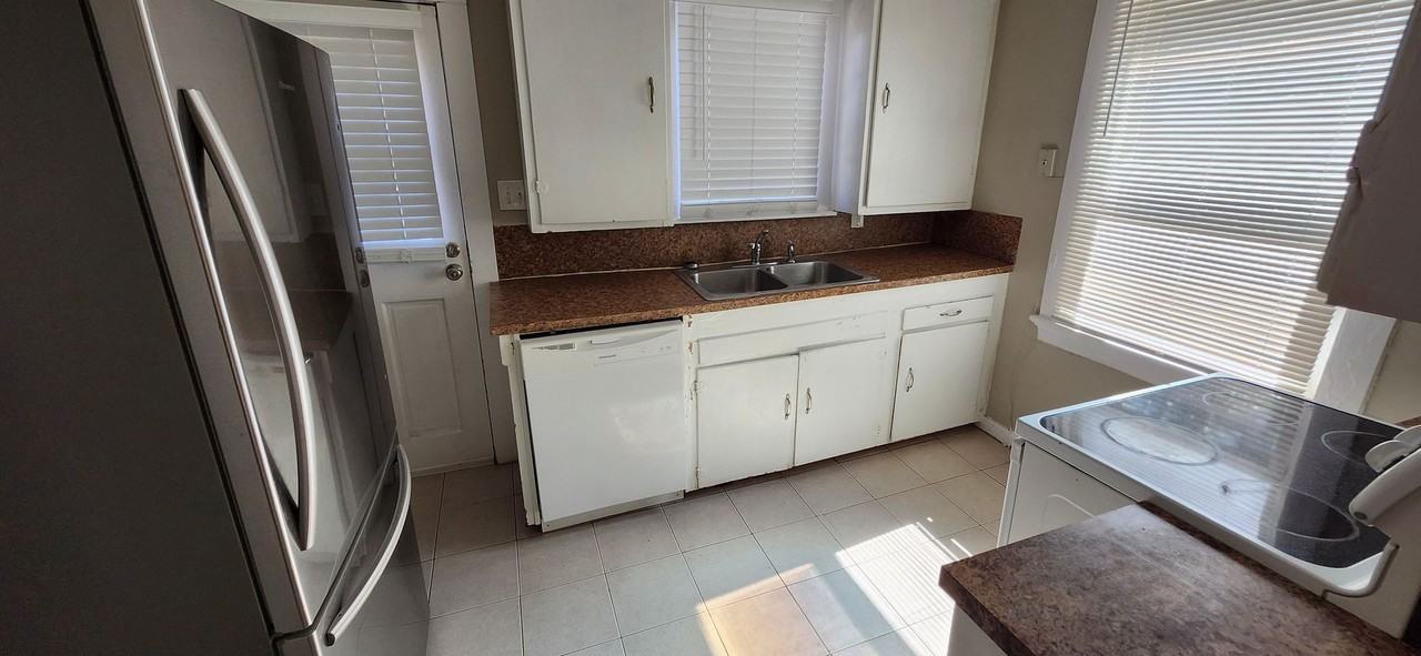 1719 39th St - Photo 5 of 14