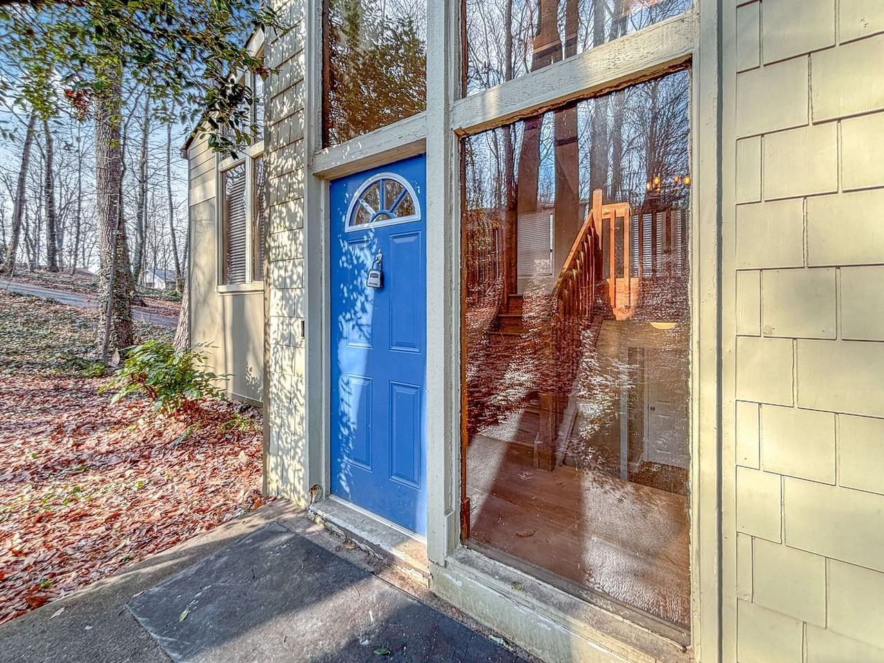 1543 Hillhaven Dr - Photo 3 of 37