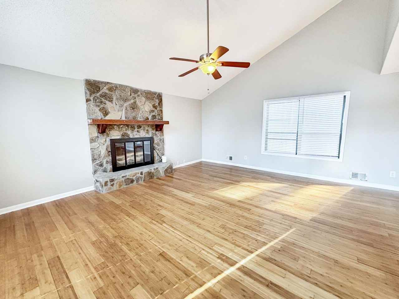 1543 Hillhaven Dr - Photo 5 of 37