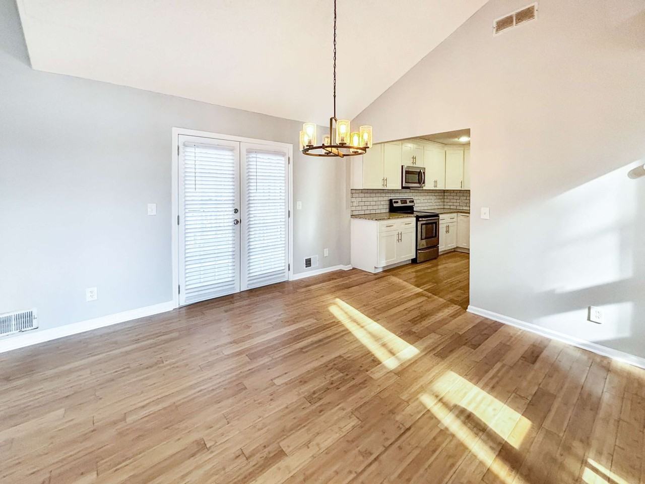 1543 Hillhaven Dr - Photo 7 of 37