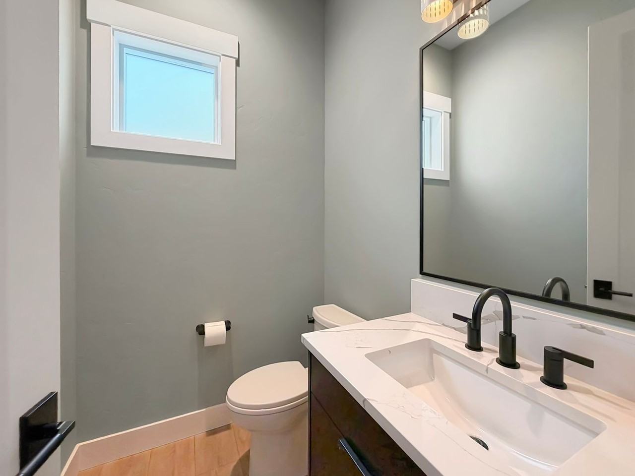 819 N Danville Ave - Photo 5 of 32