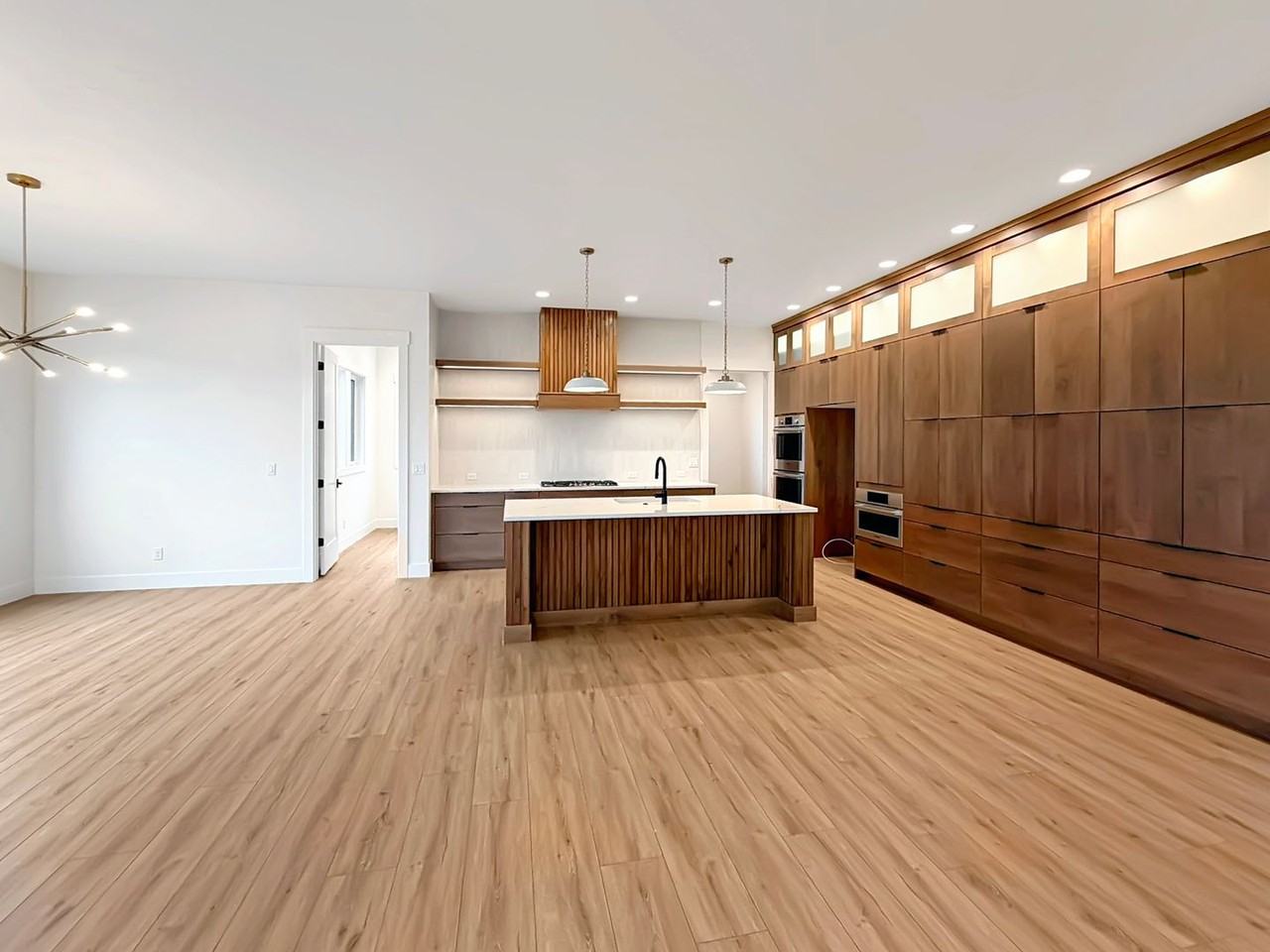 819 N Danville Ave - Photo 6 of 32