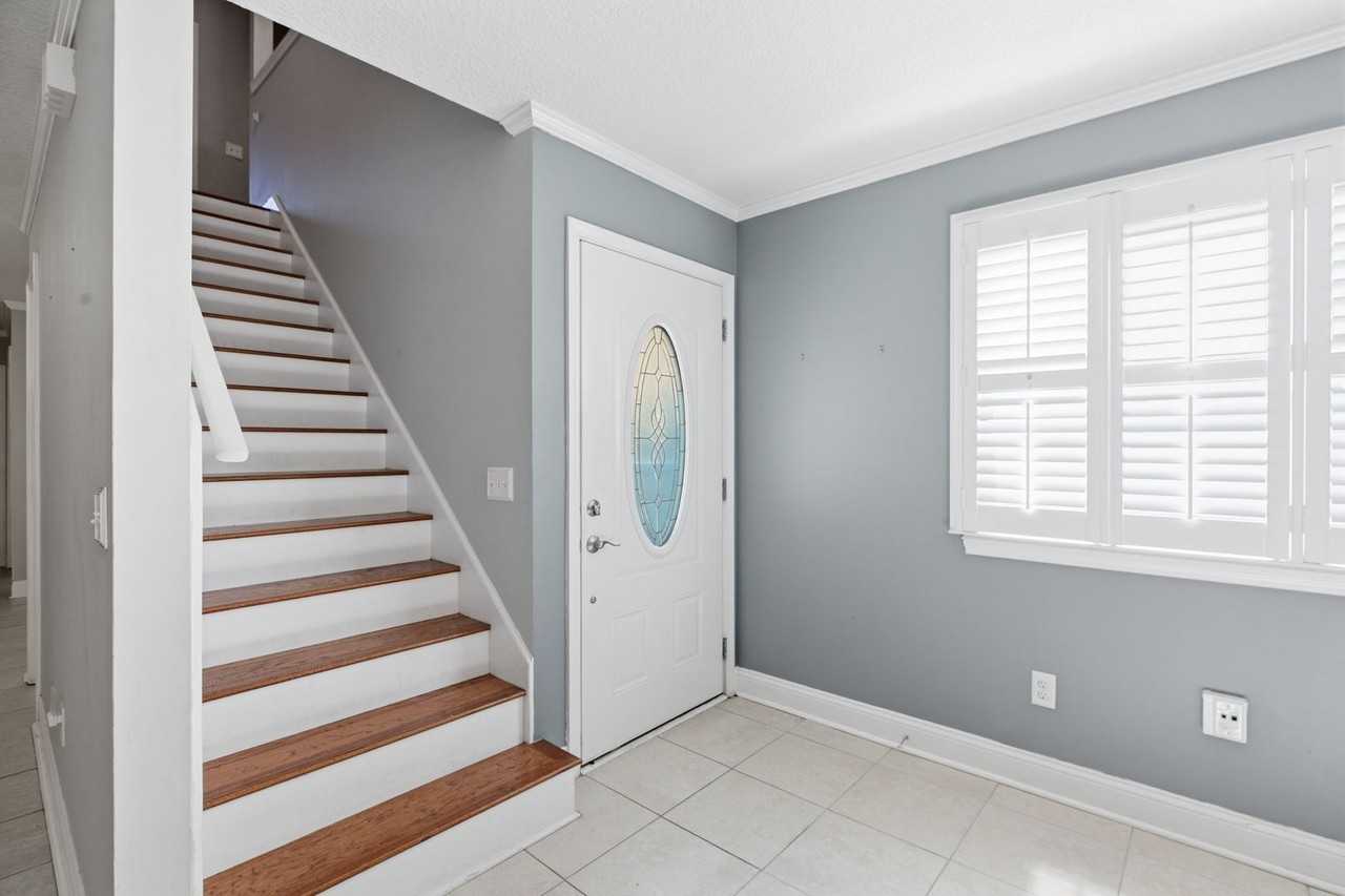 132 Magnolia St - Photo 3 of 17