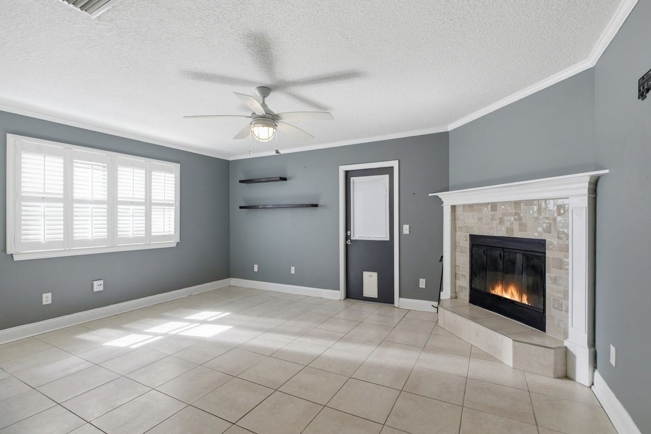 132 Magnolia St - Photo 5 of 17