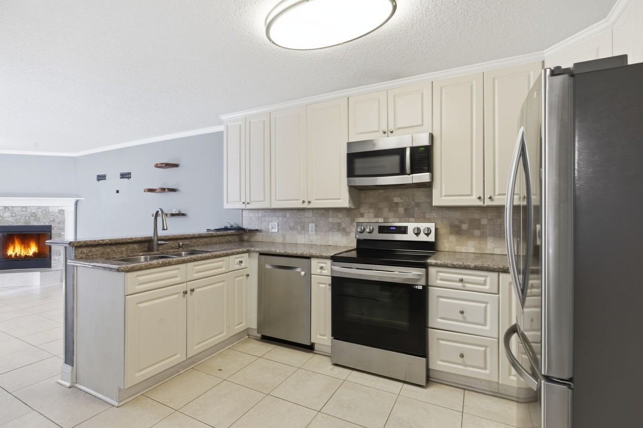 132 Magnolia St - Photo 6 of 17