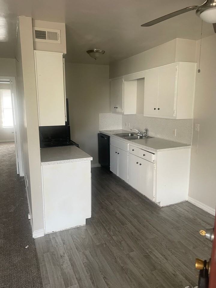 5124 S Delaware Pl #B - Photo 2 of 5