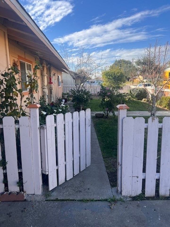 348 2nd St - Photo 4 of 29