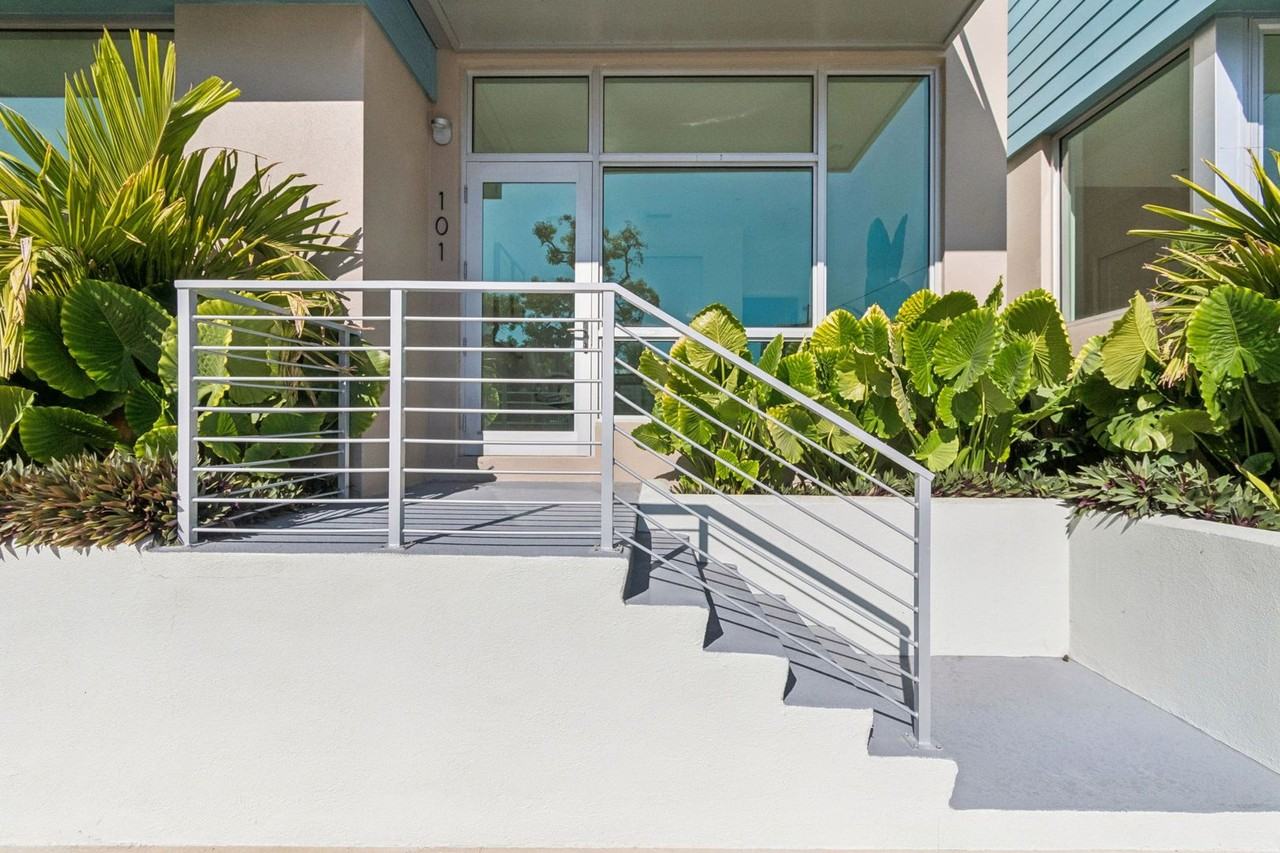 1343 4th St - Photo 3 of 50