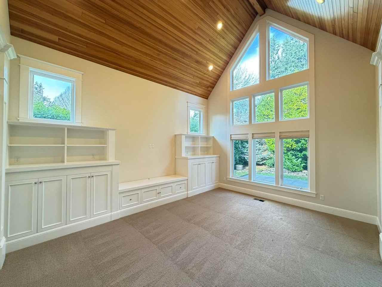 3285 Wembley Park Rd - Photo 3 of 38