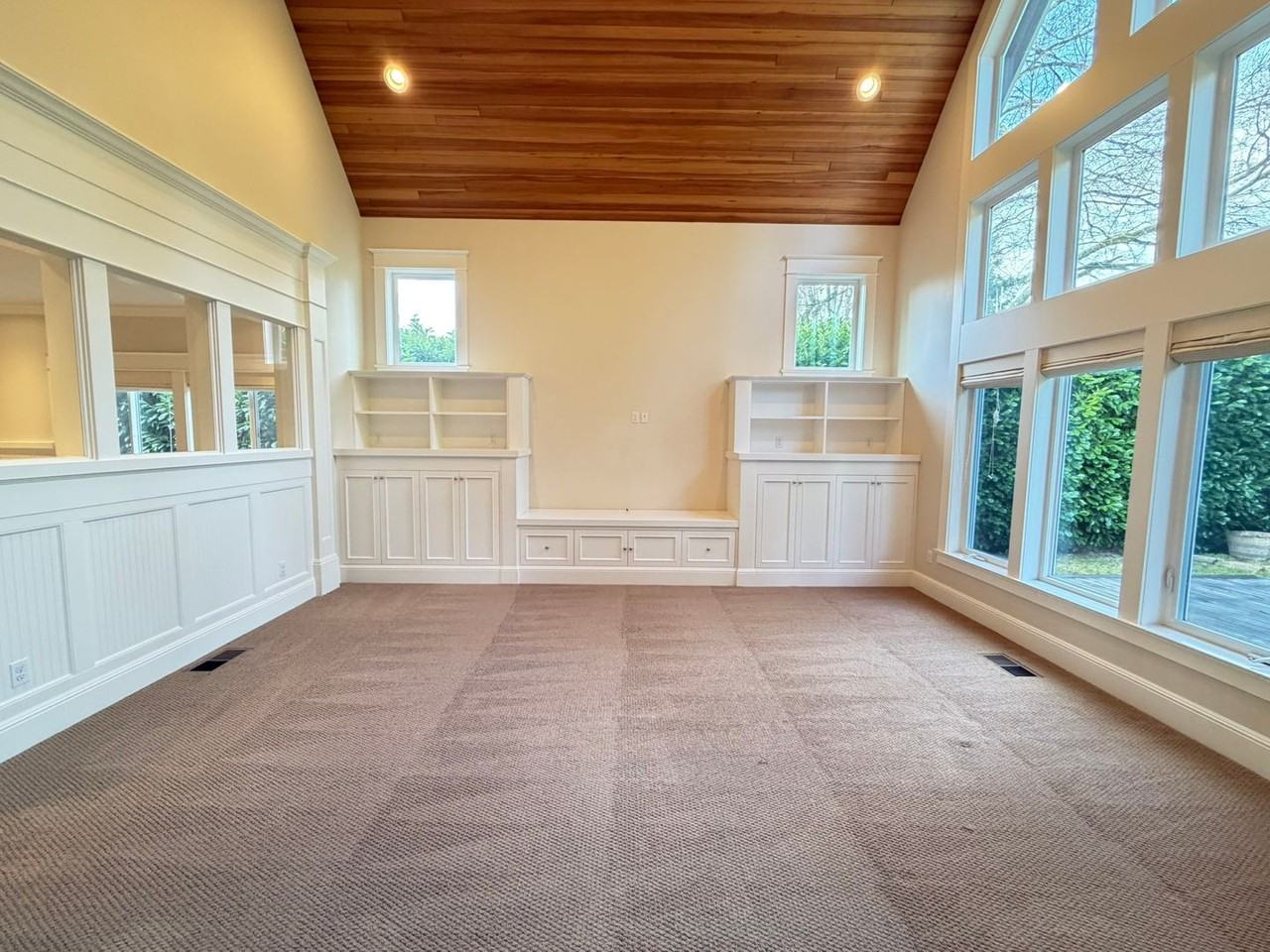 3285 Wembley Park Rd - Photo 4 of 38