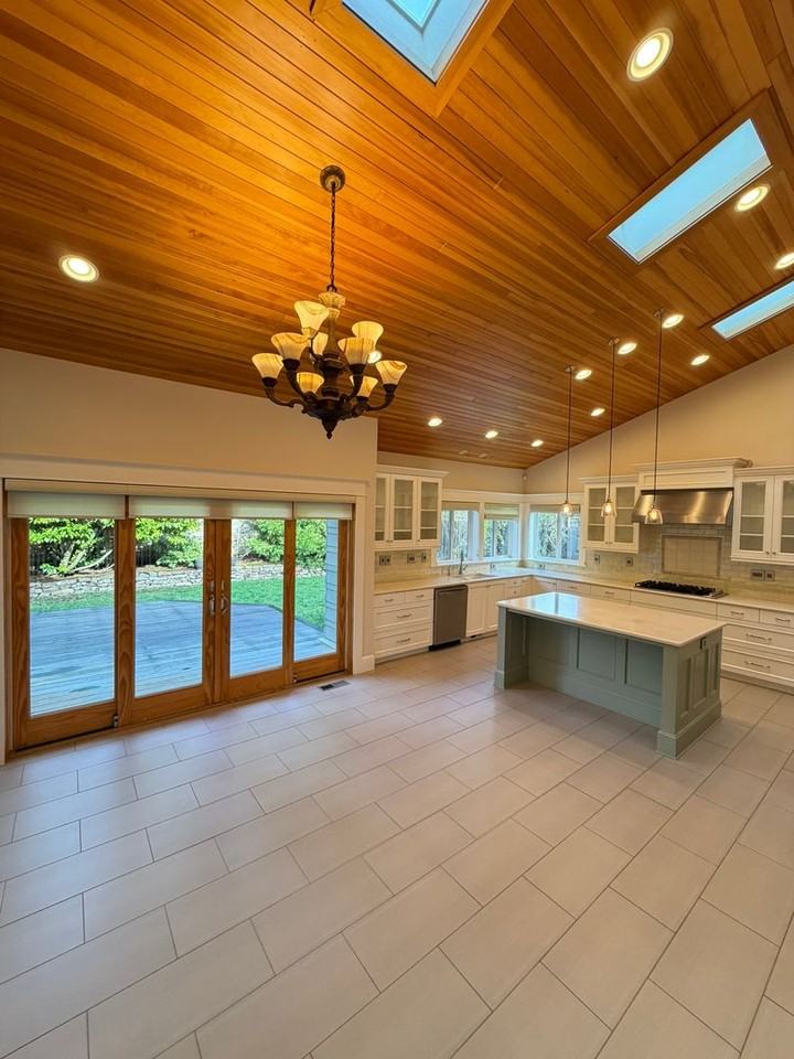 3285 Wembley Park Rd - Photo 5 of 38