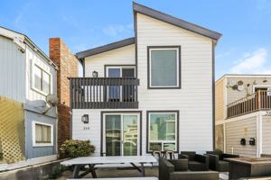 featured image of 210 33rd St