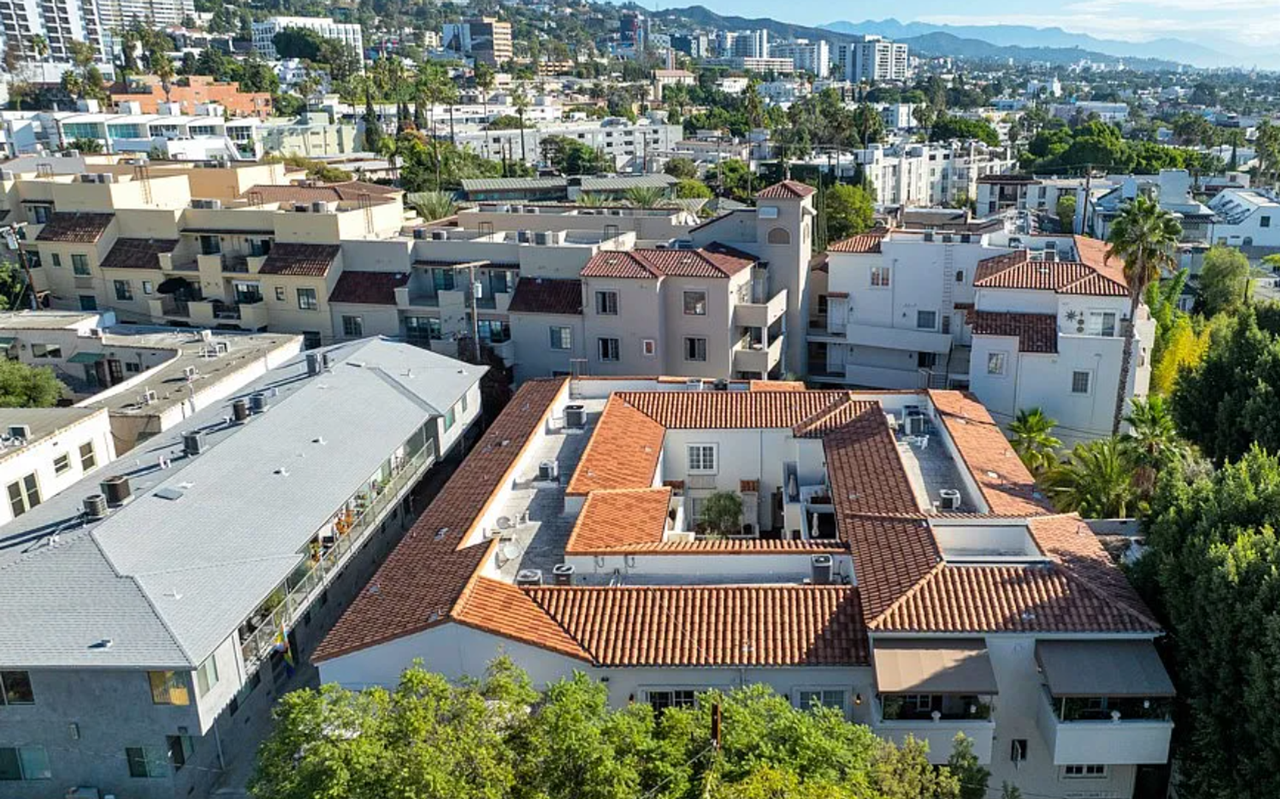 851 N San Vicente Blvd #128 - Photo 6 of 34