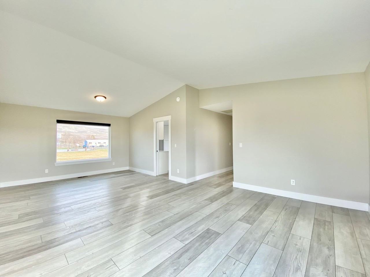 15803 Tieton Dr - Photo 2 of 47