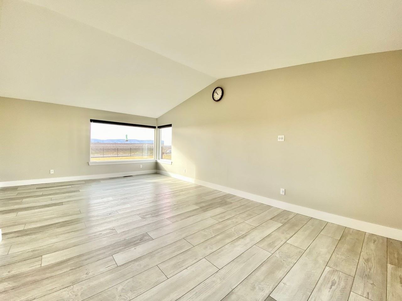 15803 Tieton Dr - Photo 3 of 47