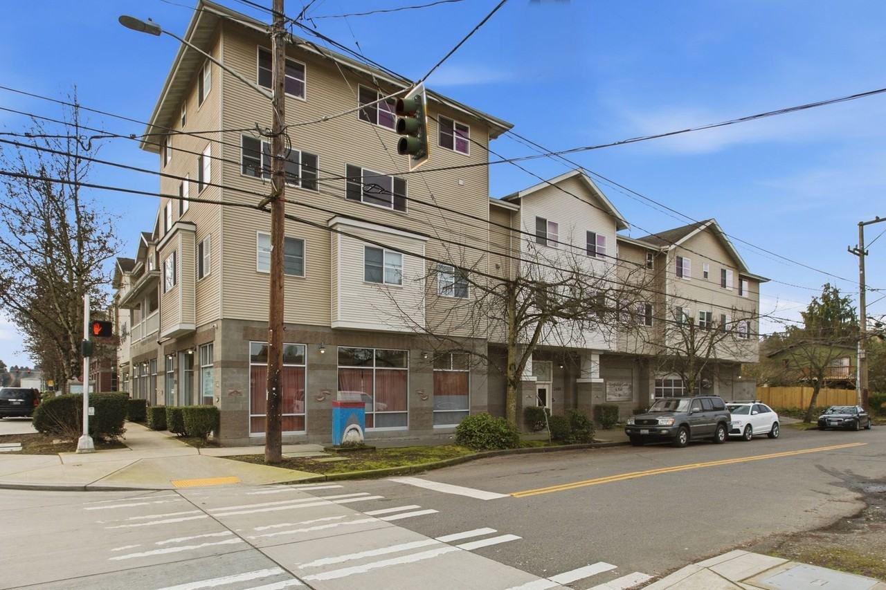 2401 Sw Brandon St - Photo 2 of 26